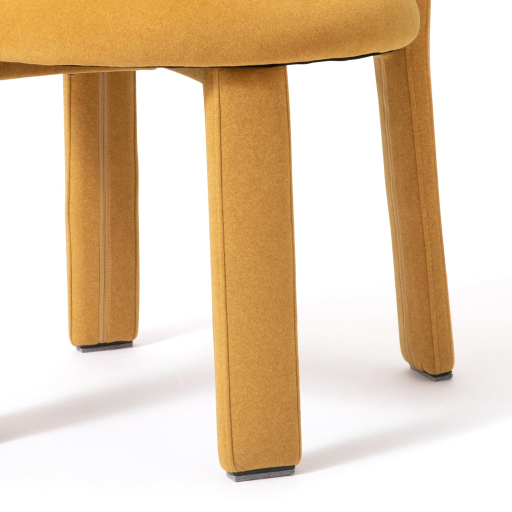 Fauteuil d'appoint rembourré jaune