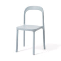 Chaise empilable en résine moulée bleu clair