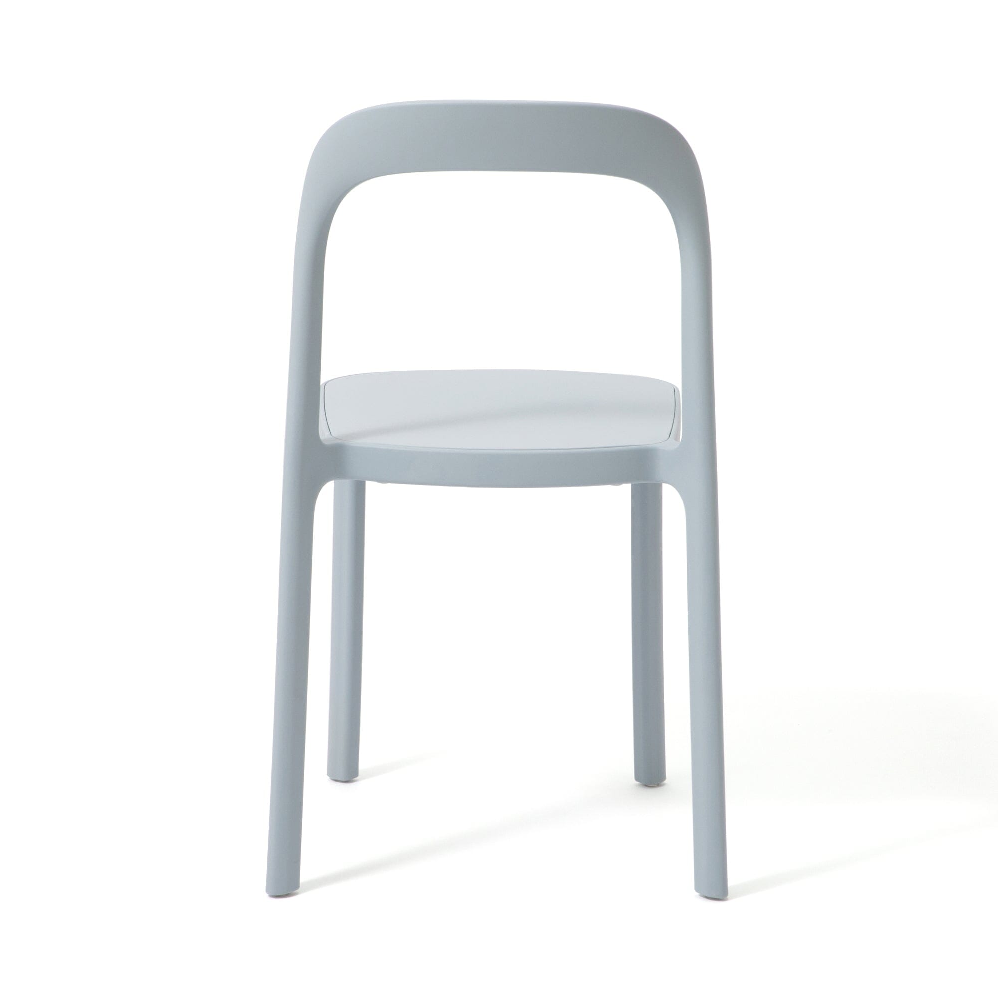 Chaise empilable en résine moulée bleu clair