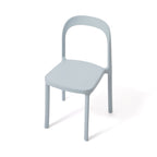 Chaise empilable en résine moulée bleu clair
