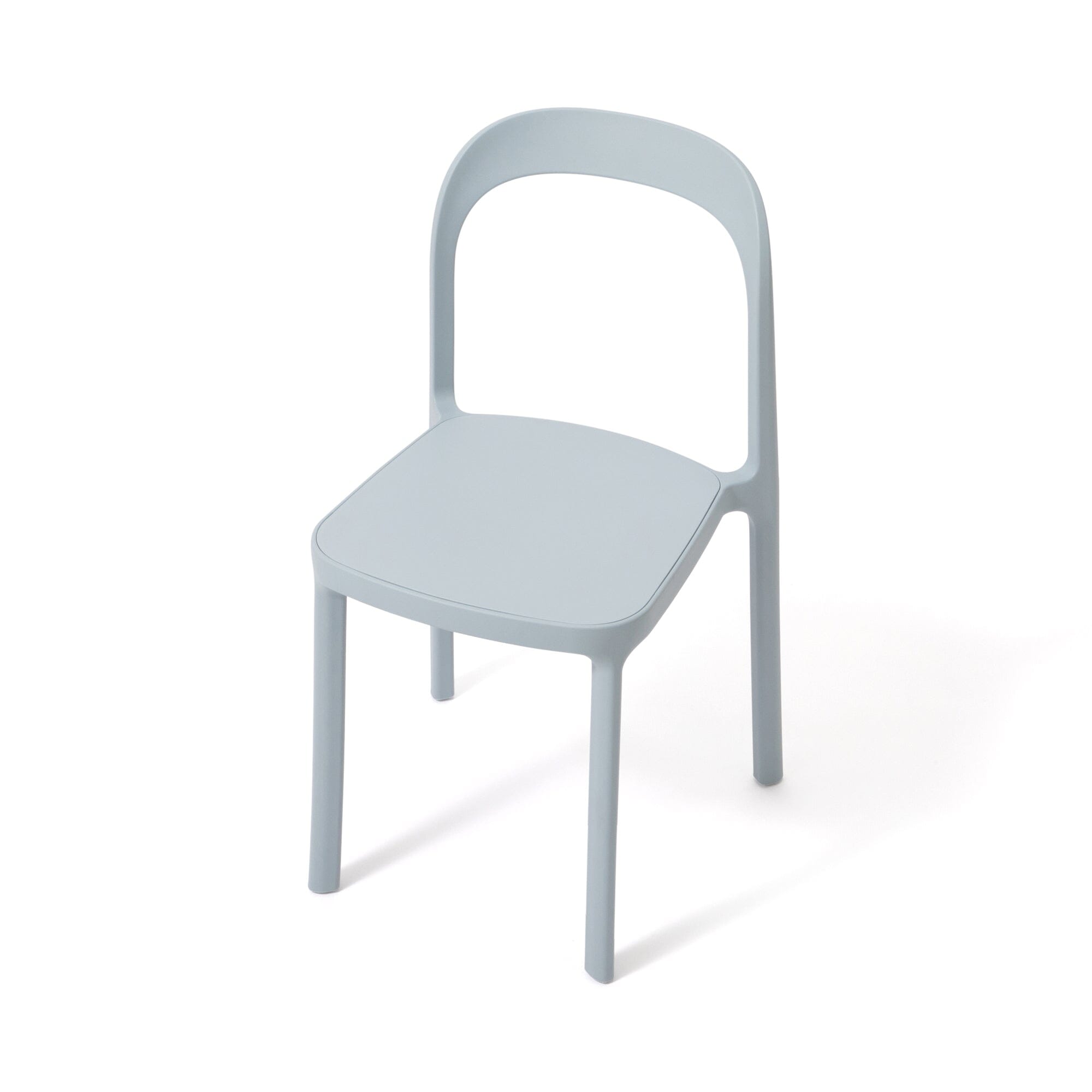 Chaise empilable en résine moulée bleu clair