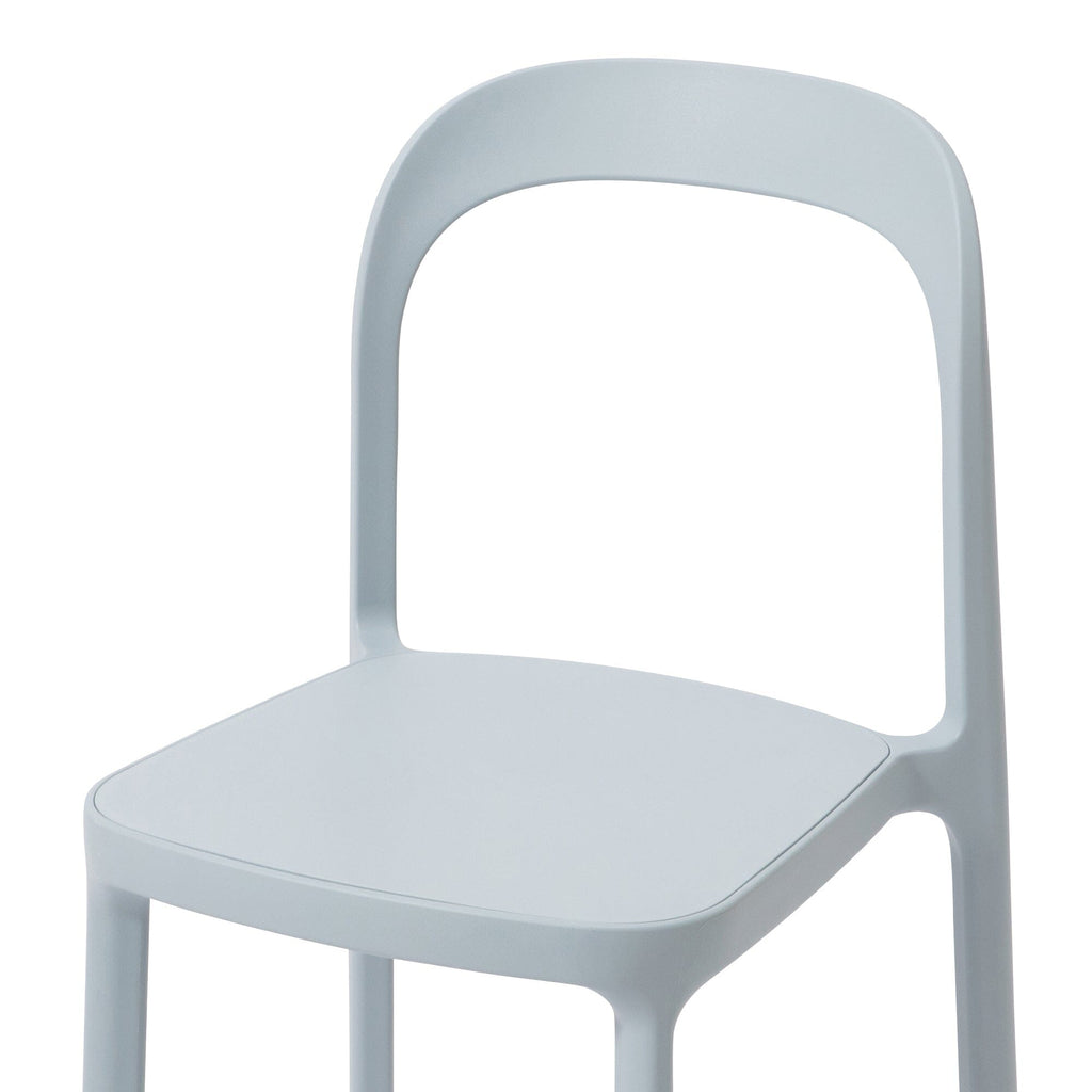 Chaise empilable en résine moulée bleu clair