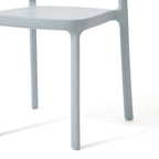 Chaise empilable en résine moulée bleu clair