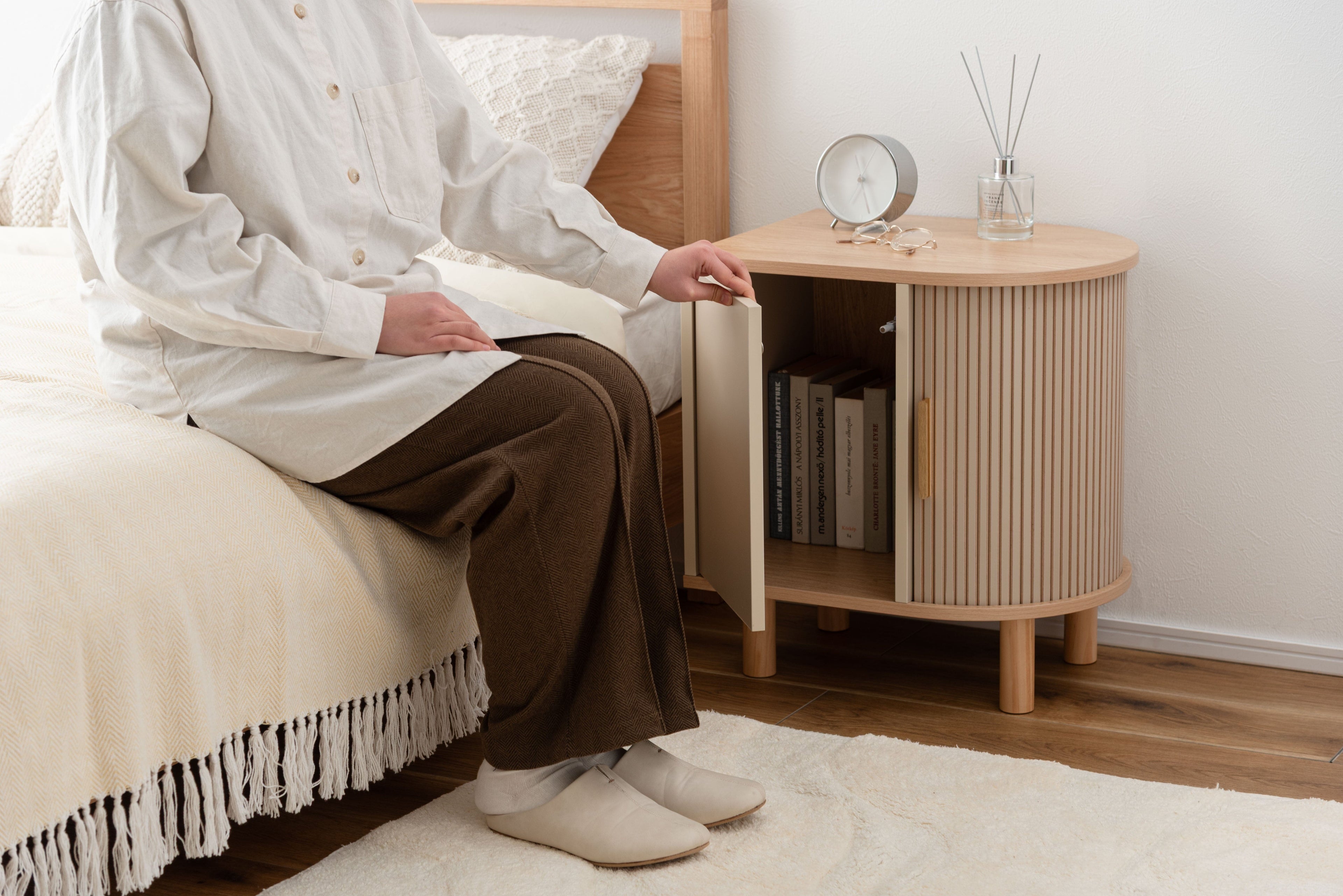 Meuble de rangement latéral beige
