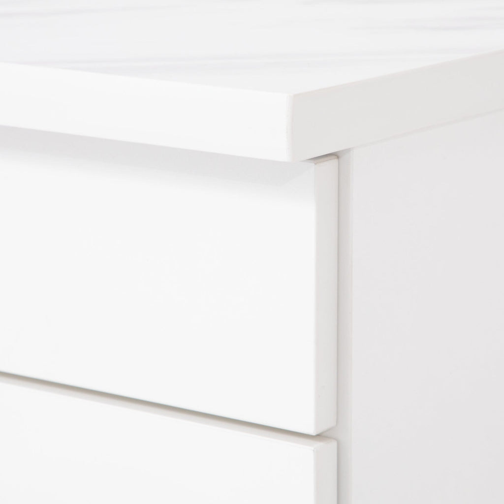 Buffet multicolore avec compartiments de rangement