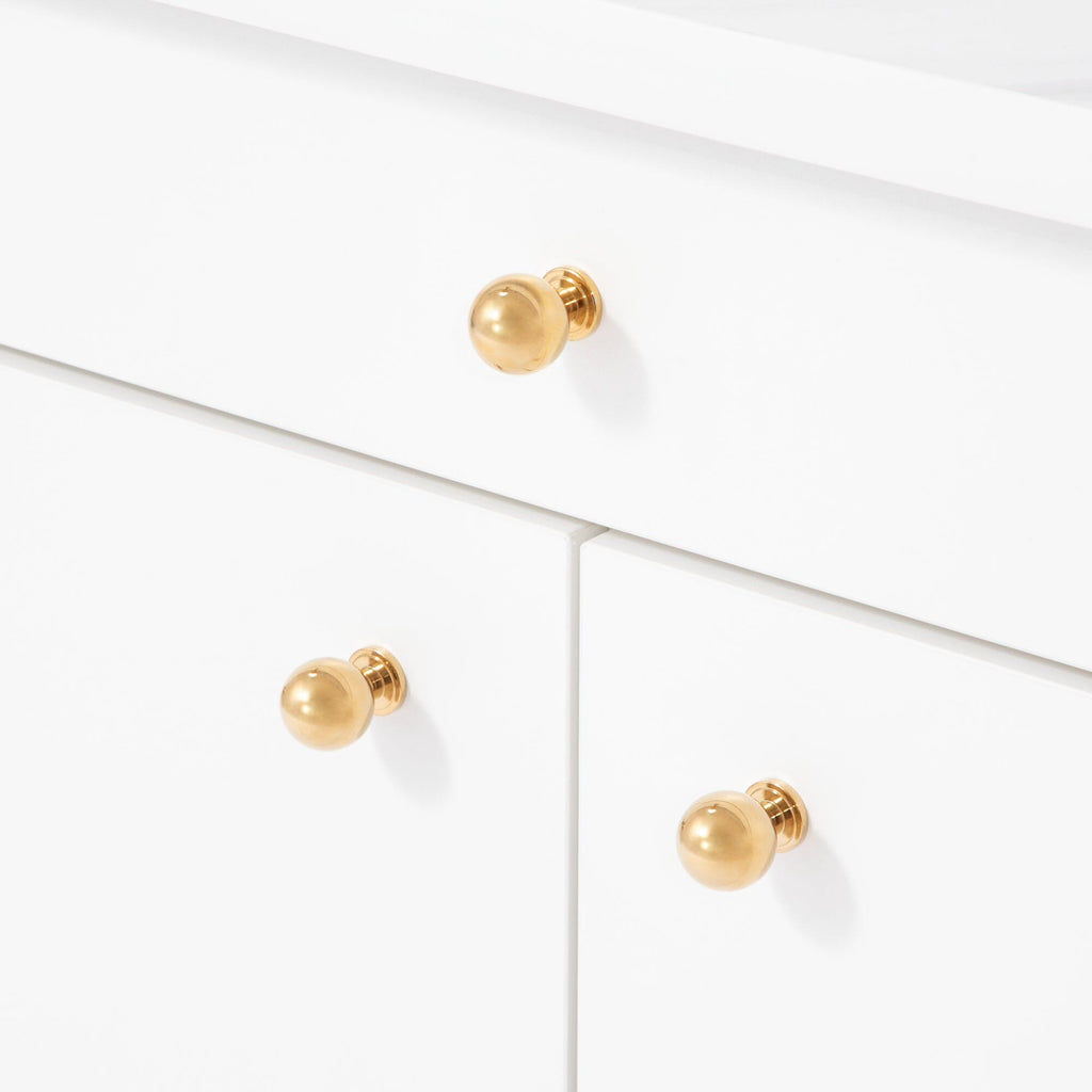 Buffet multicolore avec compartiments de rangement