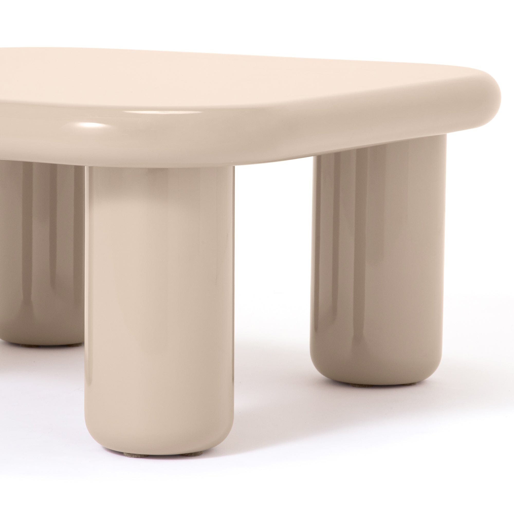 Table basse ronde à facettes beige