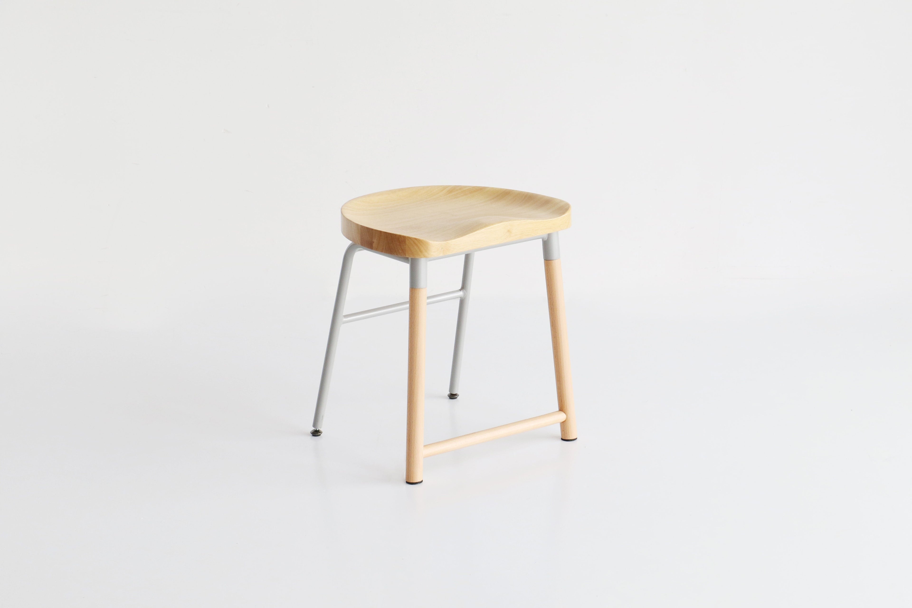 Tabouret bas rembourré gris