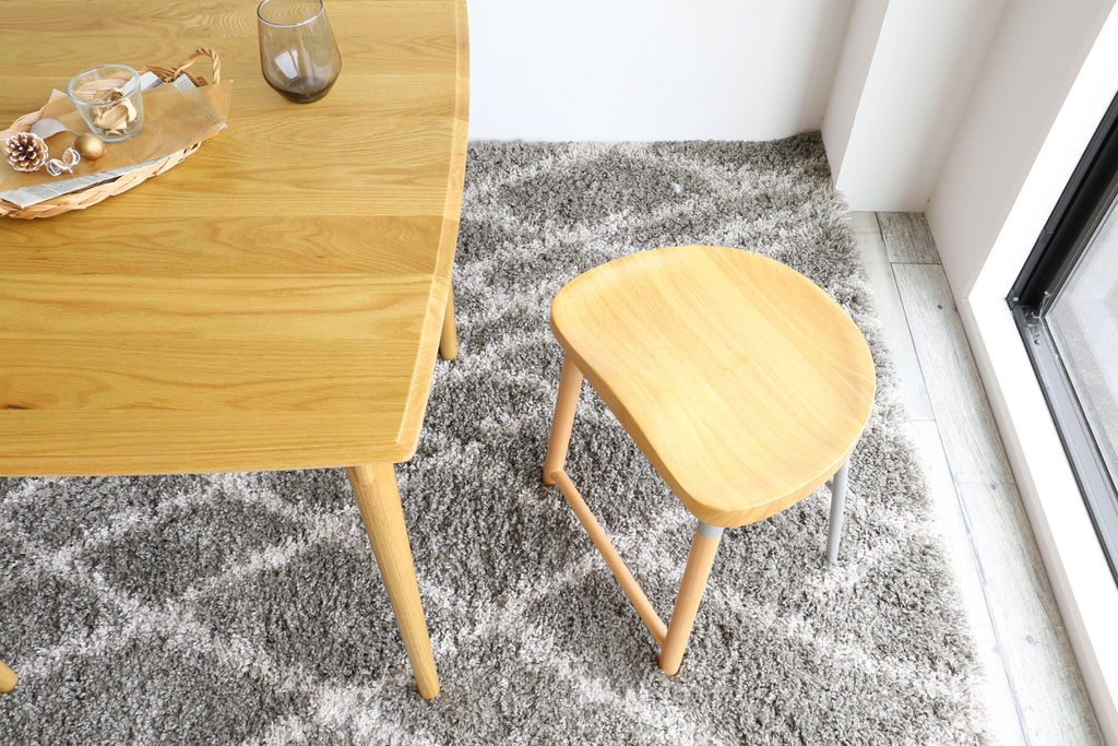 Tabouret bas rembourré gris
