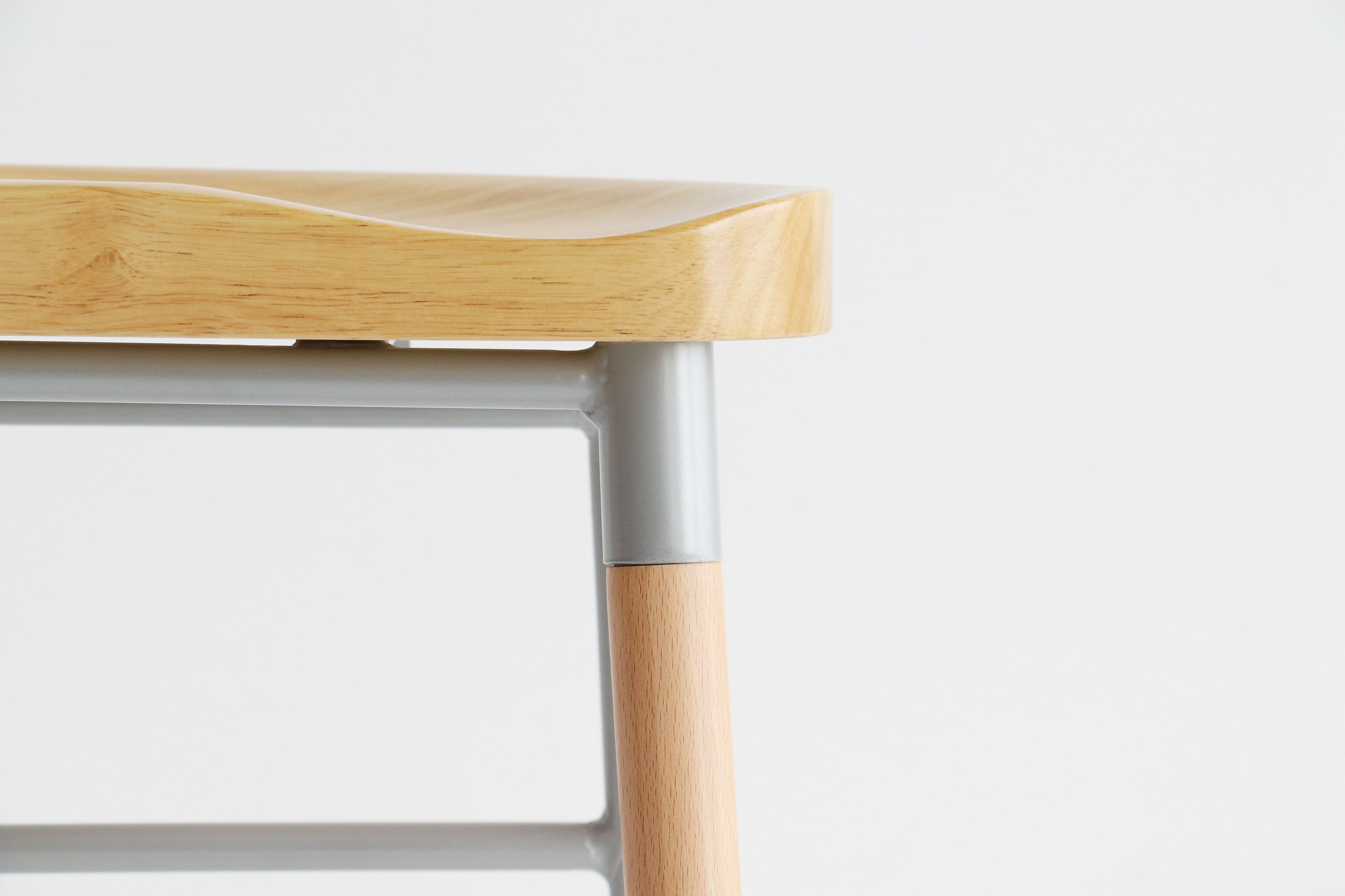 Tabouret bas rembourré gris