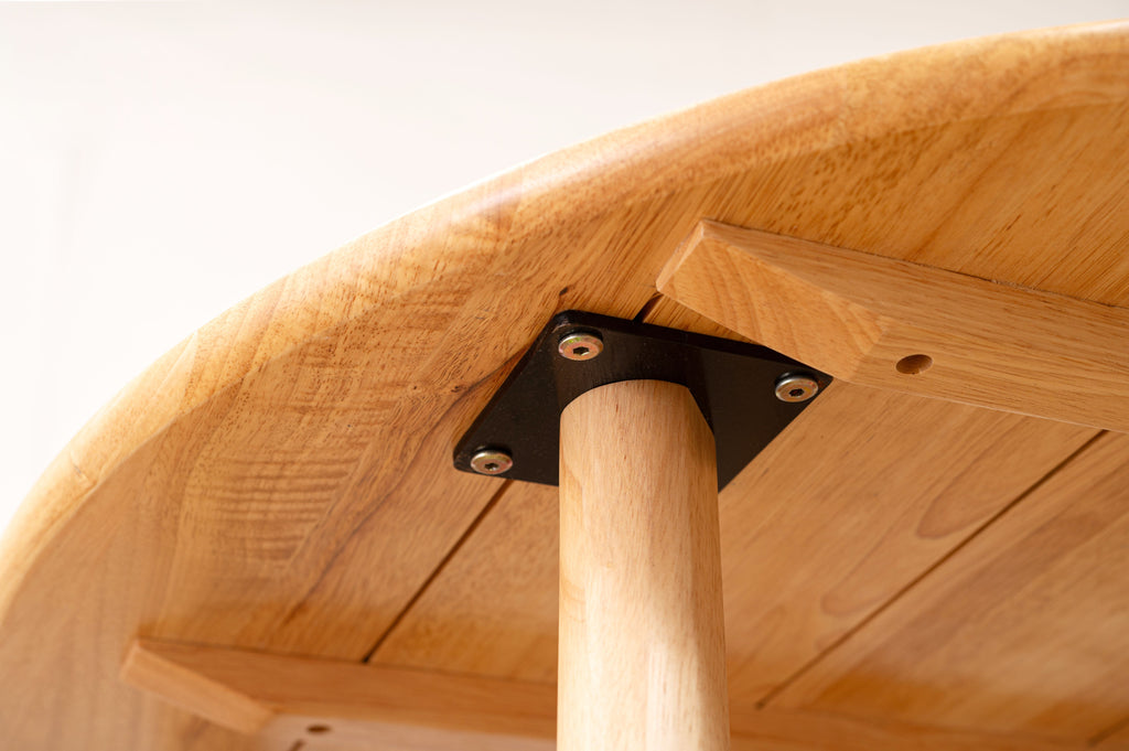 Table à manger en bois naturel