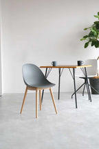 Chaise d'appoint en bois gris