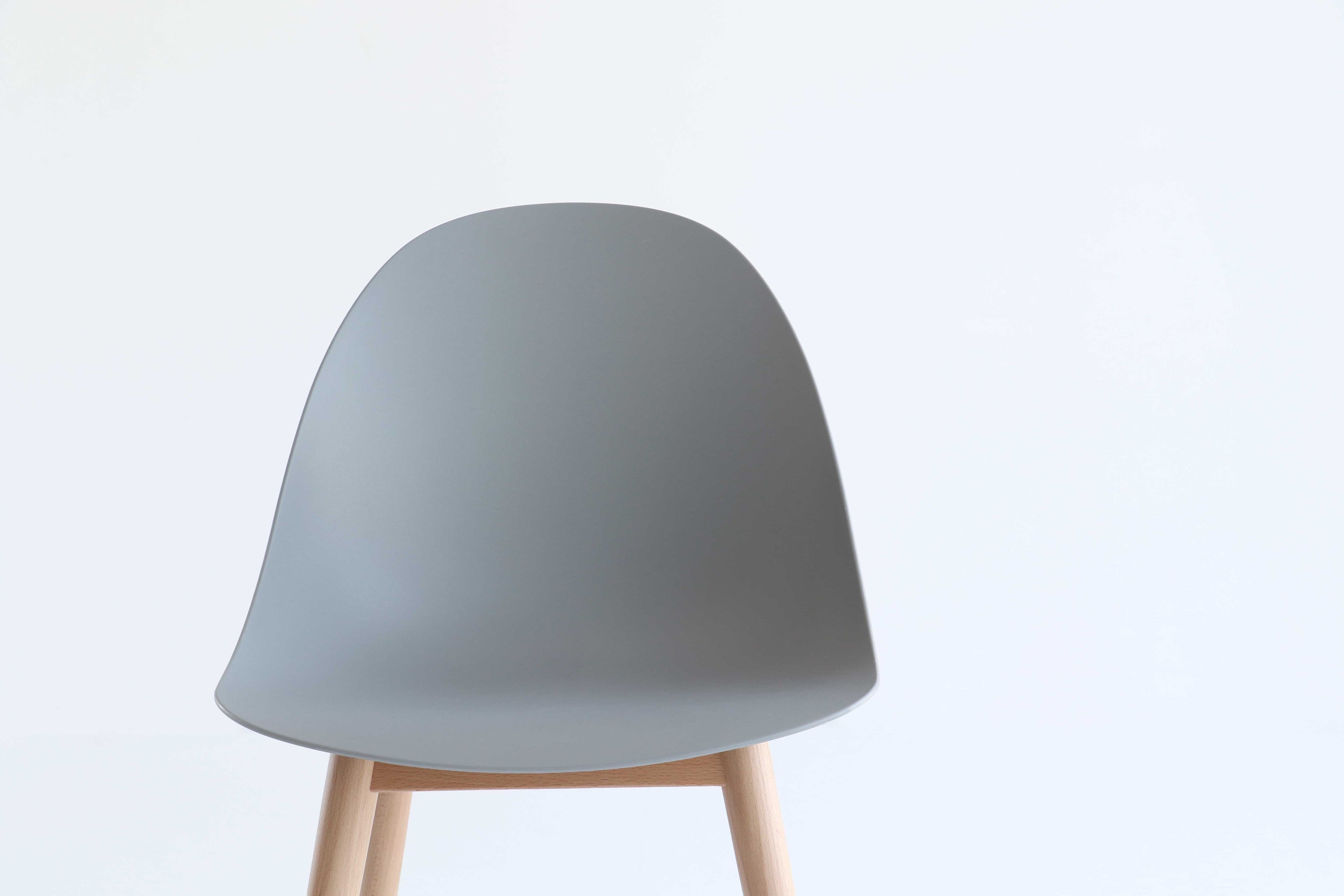 Chaise d'appoint en bois gris