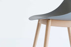 Chaise d'appoint en bois gris