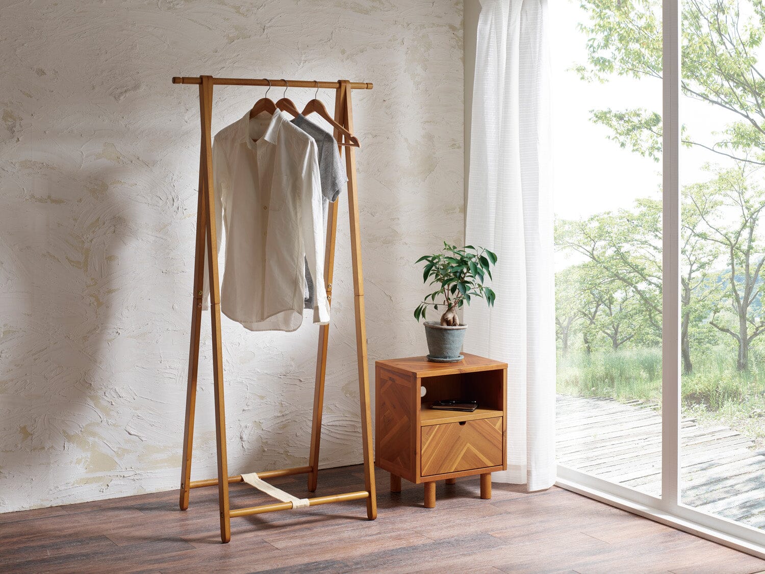 Cintre en bois marron